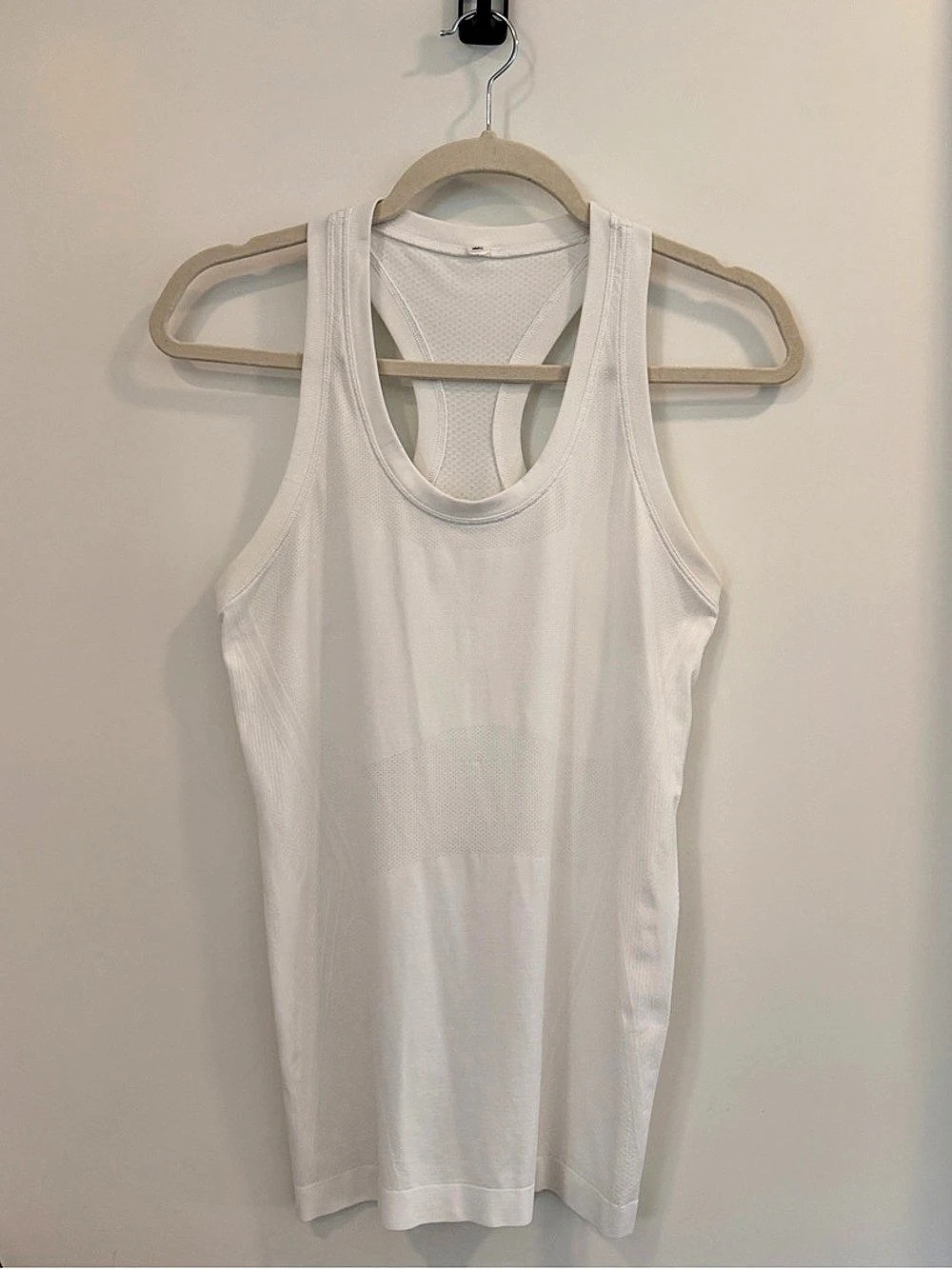 Athleta Momentum Seamless Tank in White | Size Medium